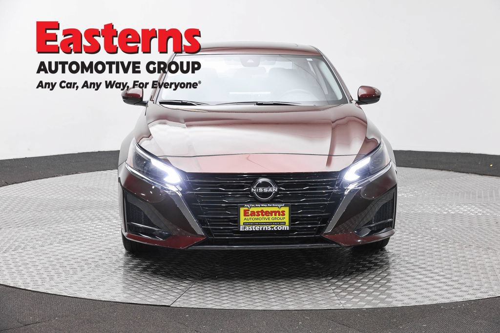 Used 2024 Nissan Altima 2.5 SV w/ SV Premium Package AWD/4WD image 3