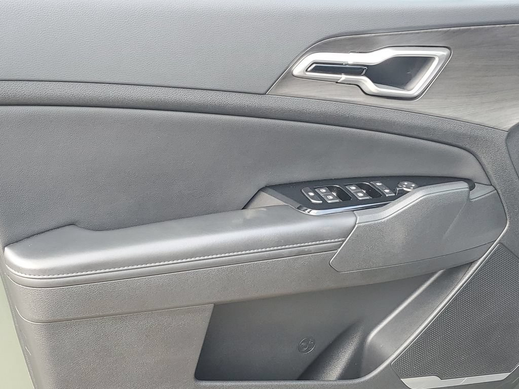 Used 2023 Kia Niro SX Touring FWD image 26