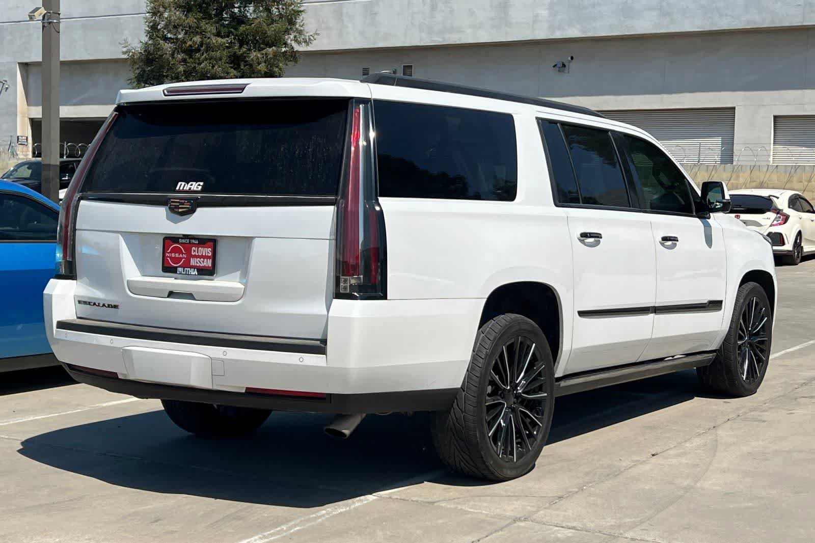 Used 2016 Cadillac Escalade ESV Platinum AWD/4WD image 3