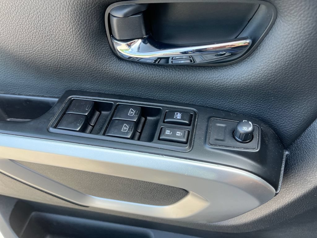 Used 2024 Nissan Titan SV w/ SV Convenience Package AWD/4WD image 11