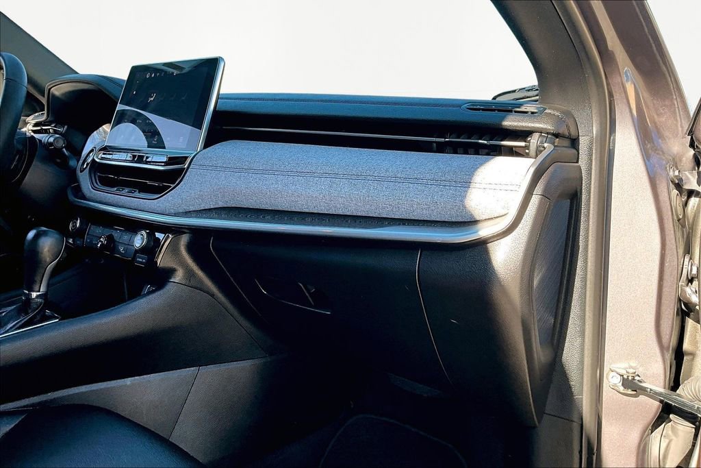 Used 2024 Jeep Compass Latitude image 17