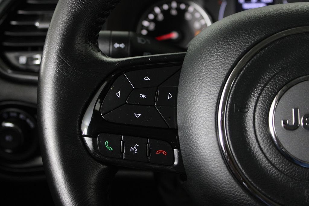 Used 2017 Jeep Renegade Altitude FWD image 24