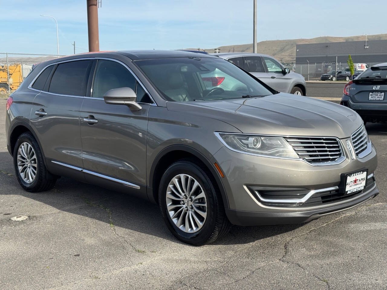 Used 2017 Lincoln MKX Select w/ Select Plus Package AWD/4WD image 9