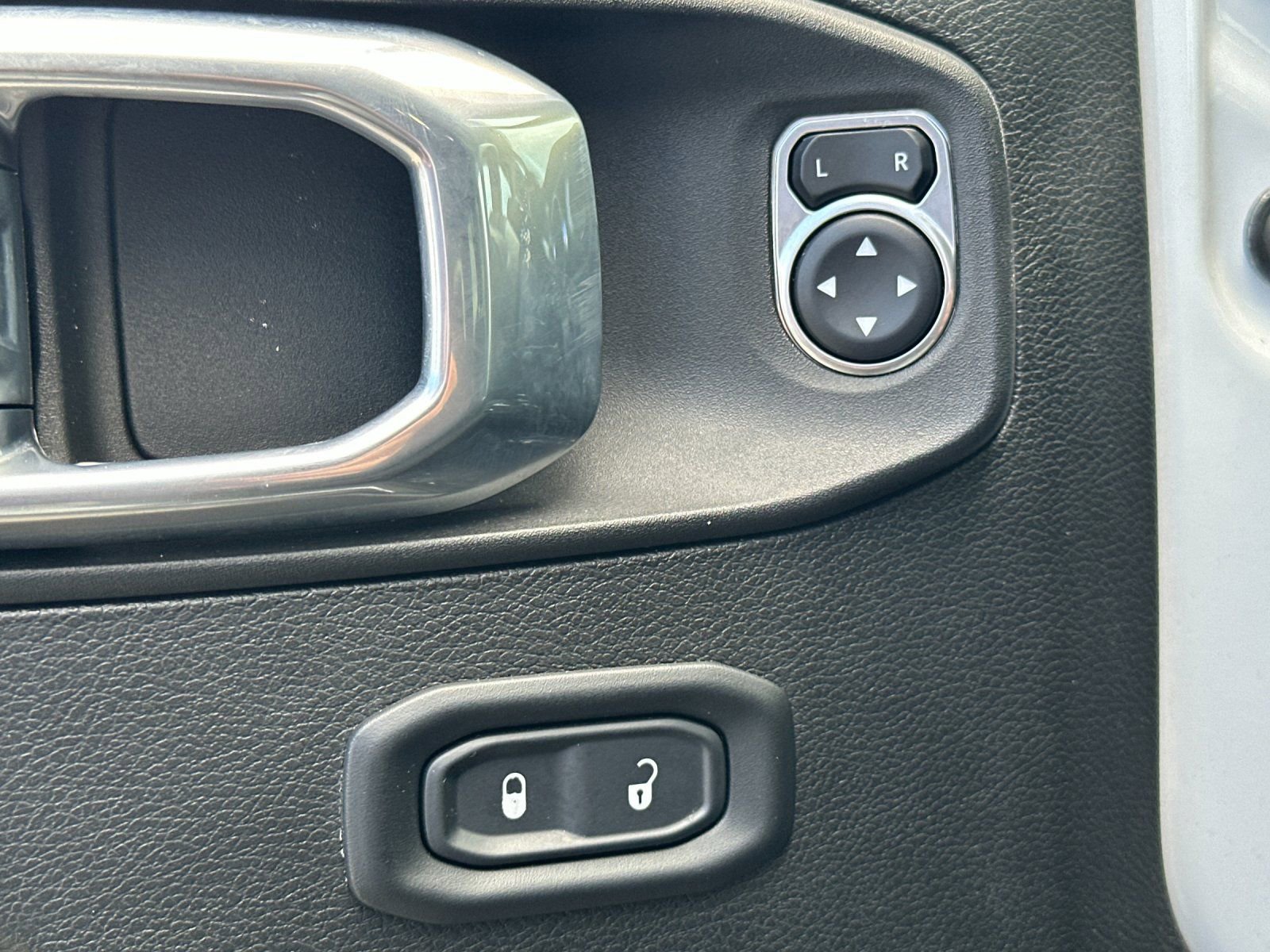 Used 2022 Jeep Wrangler Unlimited Sport AWD/4WD image 13