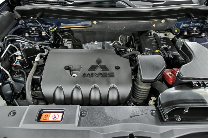 Used 2020 Mitsubishi Outlander SE FWD image 12