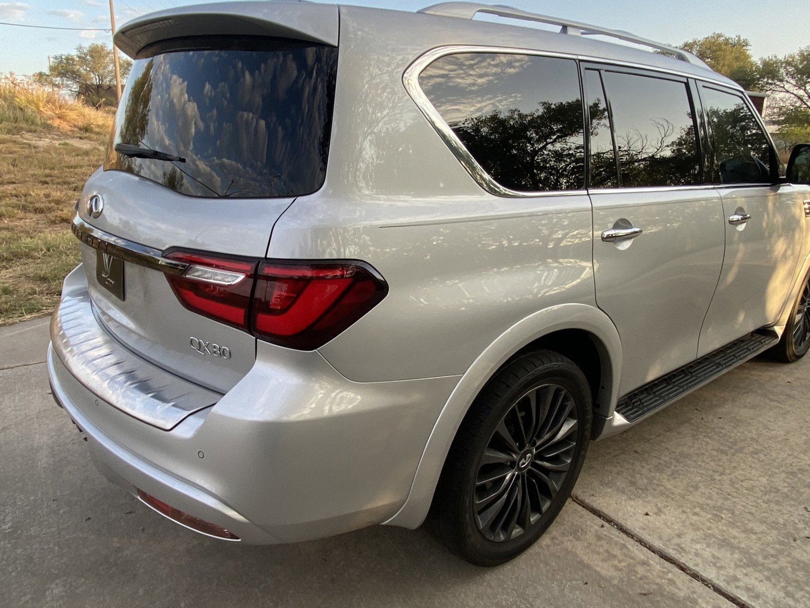 Used 2021 INFINITI QX80 Premium Select w/ All-Season Package image 9