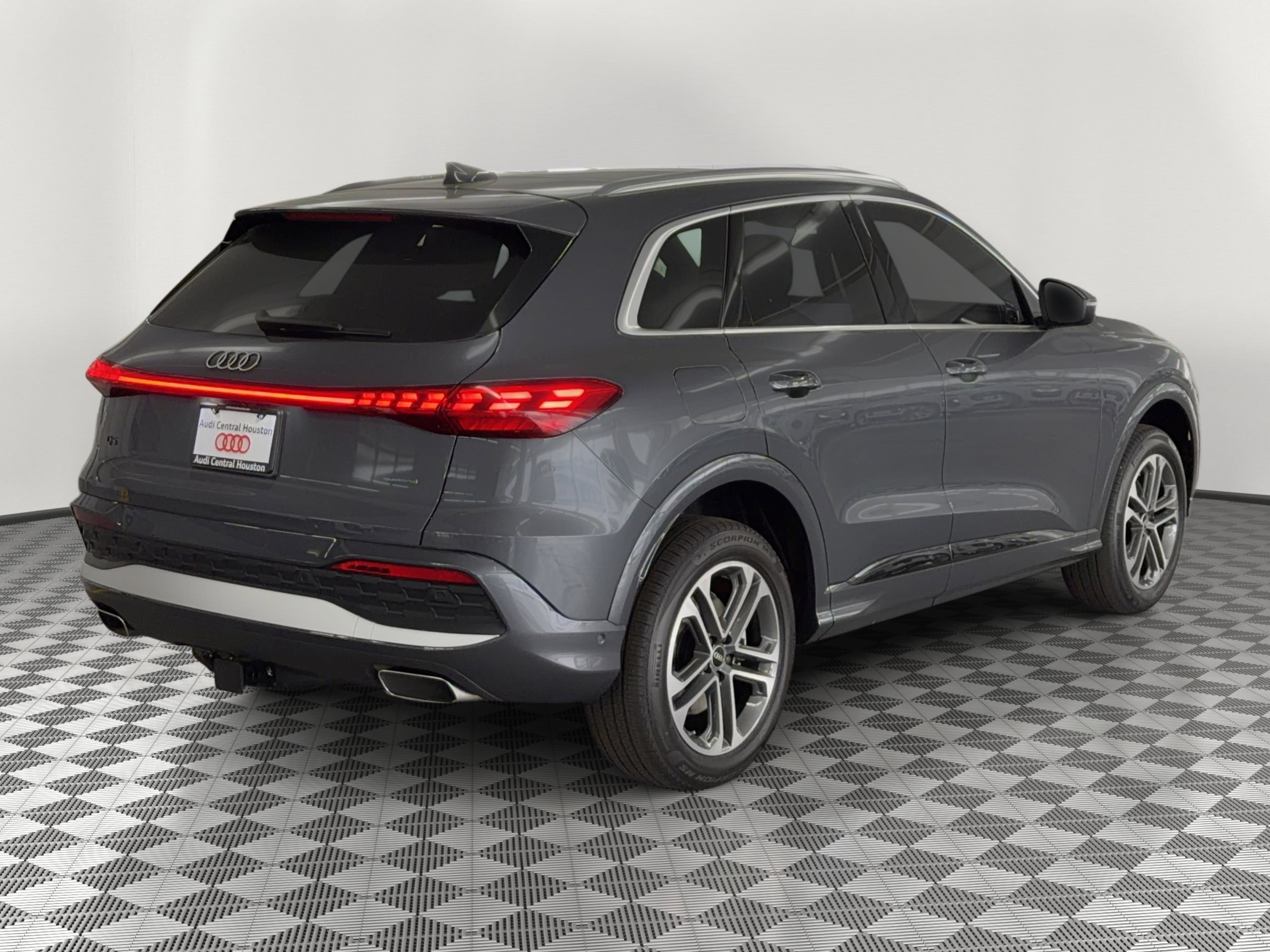 New 2026 Audi Q5 Premium image 9