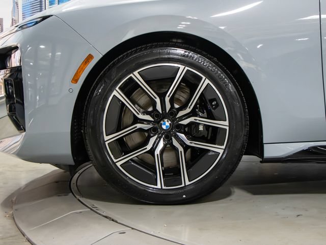 Used 2026 BMW 740i xDrive AWD/4WD image 7