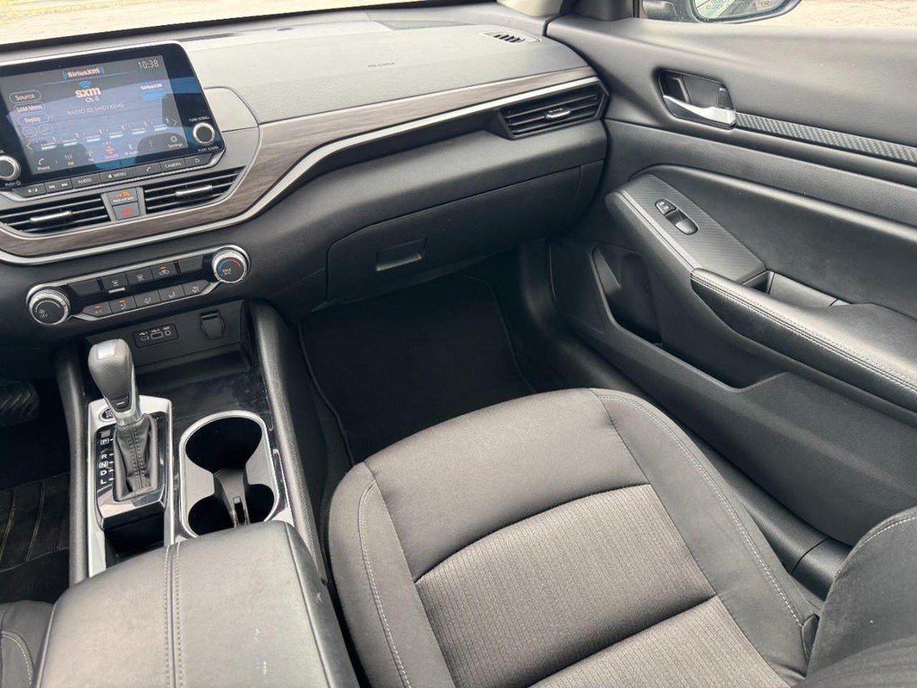 Used 2024 Nissan Altima 2.5 SV FWD image 15