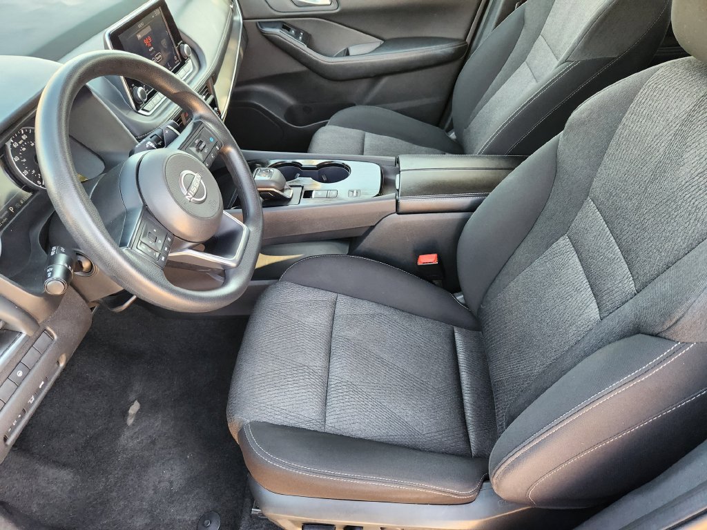 Used 2024 Nissan Rogue SV FWD image 9