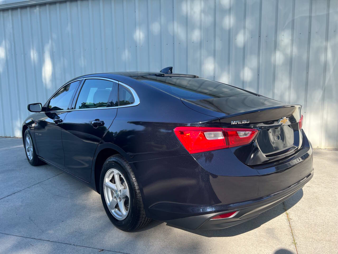 Used 2018 Chevrolet Malibu LS FWD image 4