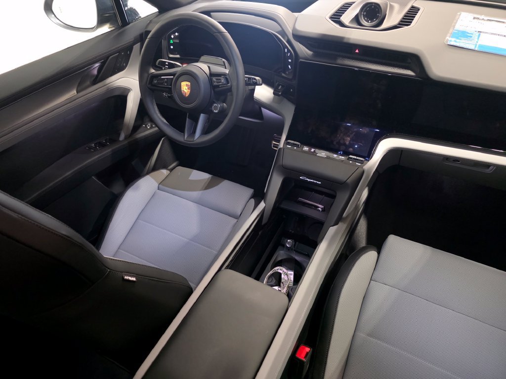 New 2026 Porsche Cayenne Electric AWD/4WD image 14
