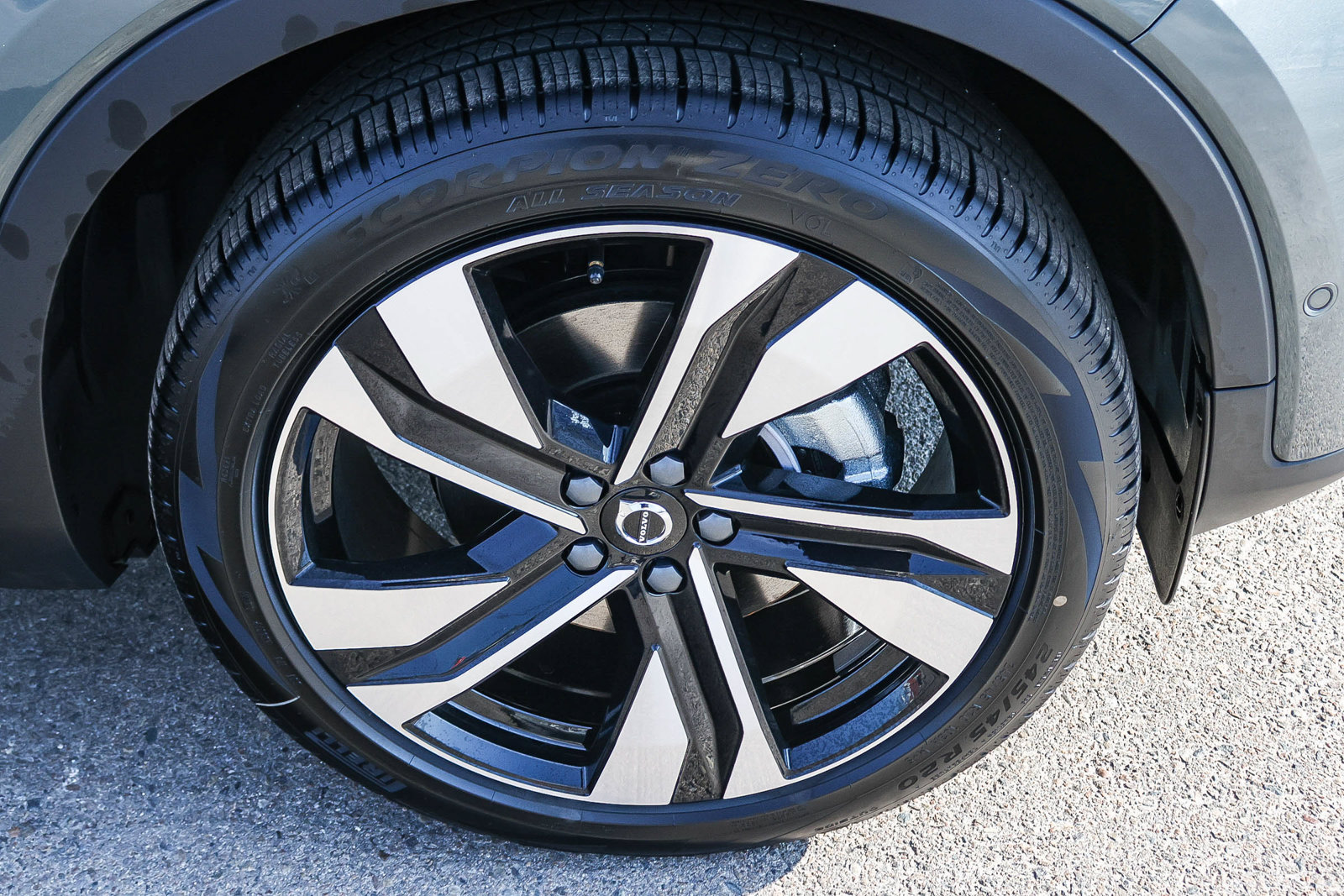 Used 2026 Volvo XC40 B4 Plus w/ Climate Package FWD image 14