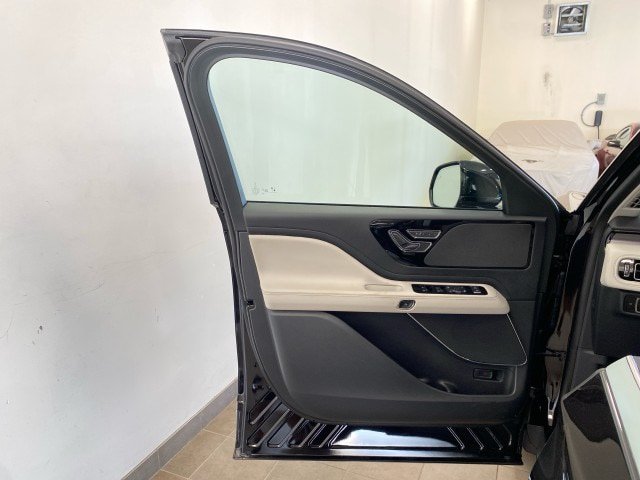 New 2026 Lincoln Aviator AWD image 15