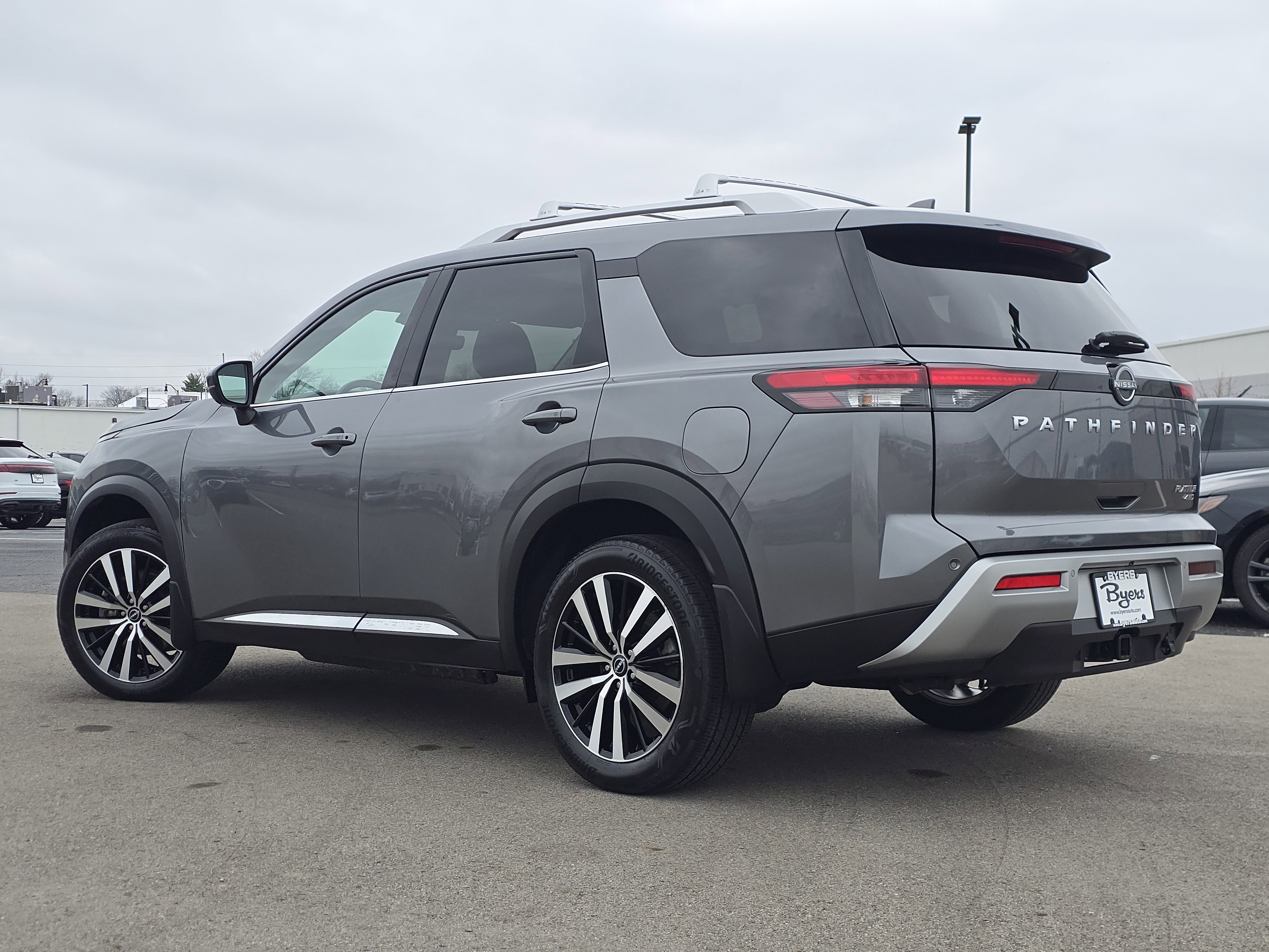 Used 2024 Nissan Pathfinder Platinum image 5