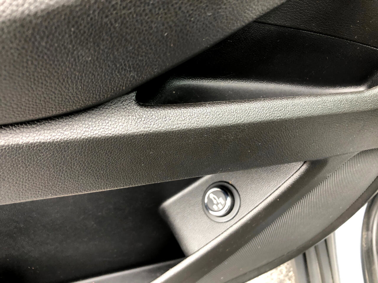 Used 2020 Chevrolet Traverse LT image 16