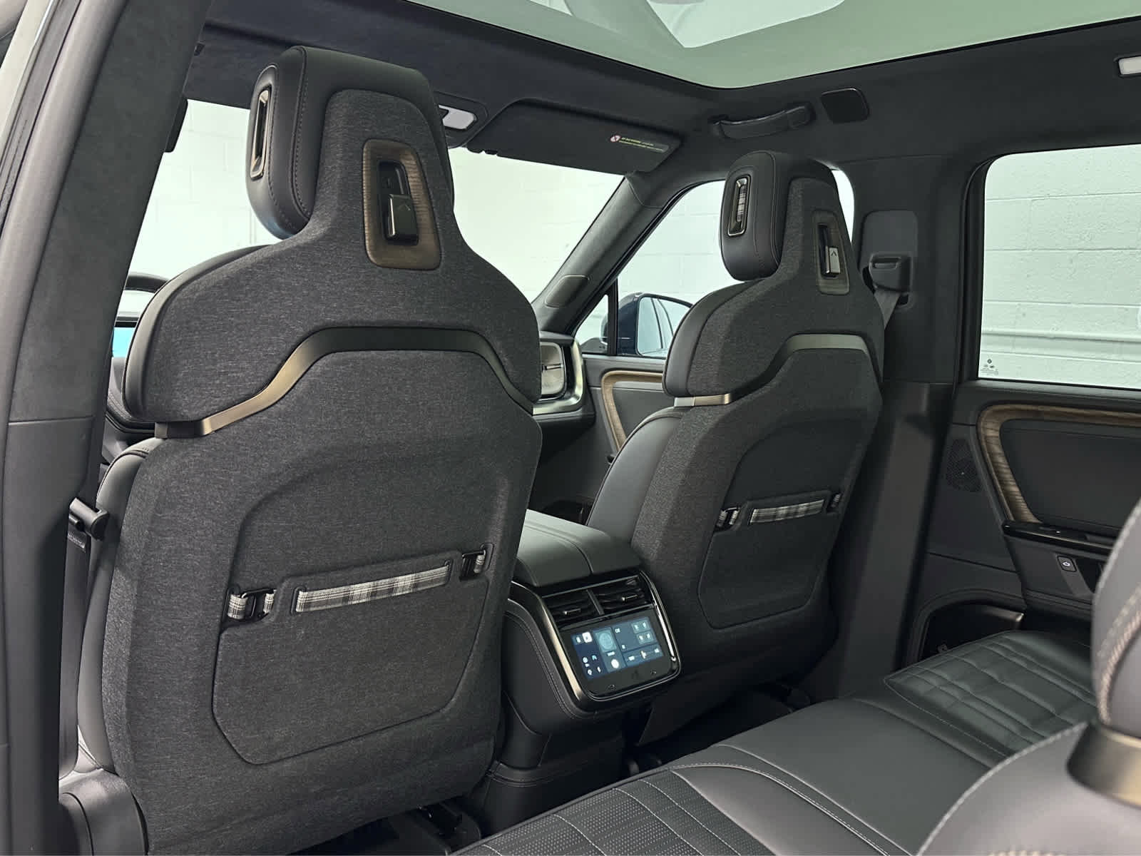 Used 2026 Rivian R1S Premium image 14