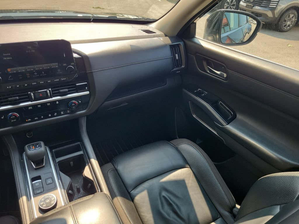 Used 2022 Nissan Pathfinder SL AWD/4WD image 14