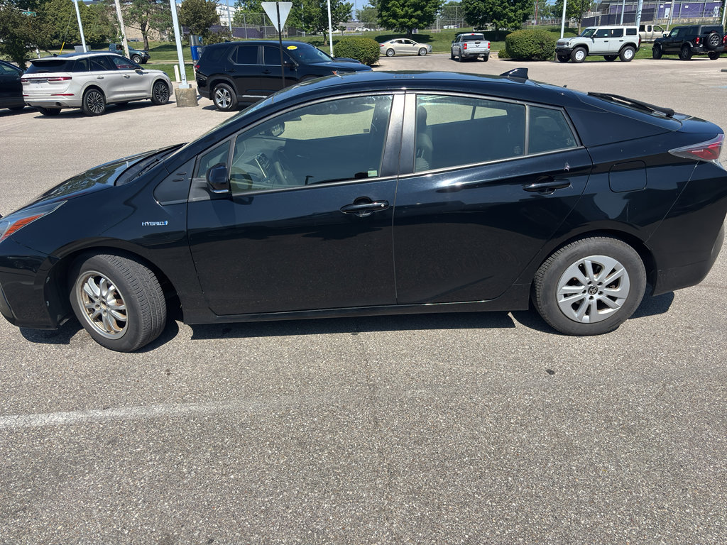 Used 2016 Toyota Prius Two FWD image 2