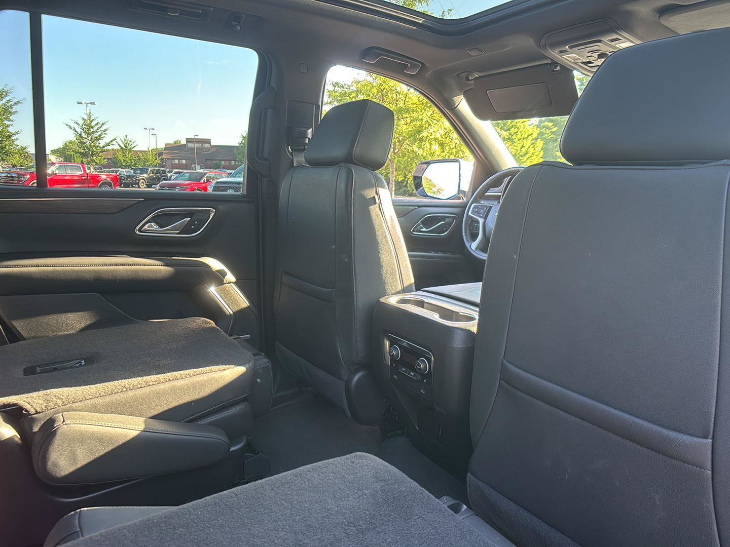 Used 2023 Chevrolet Tahoe Z71 w/ Luxury Package AWD/4WD image 22