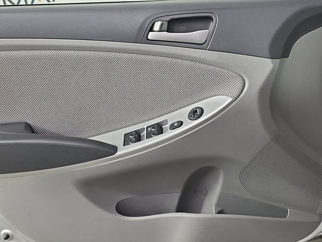 Used 2012 Hyundai Accent GLS FWD image 31