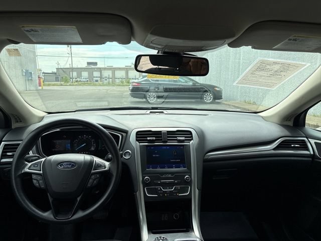 Used 2020 Ford Fusion SE FWD image 28