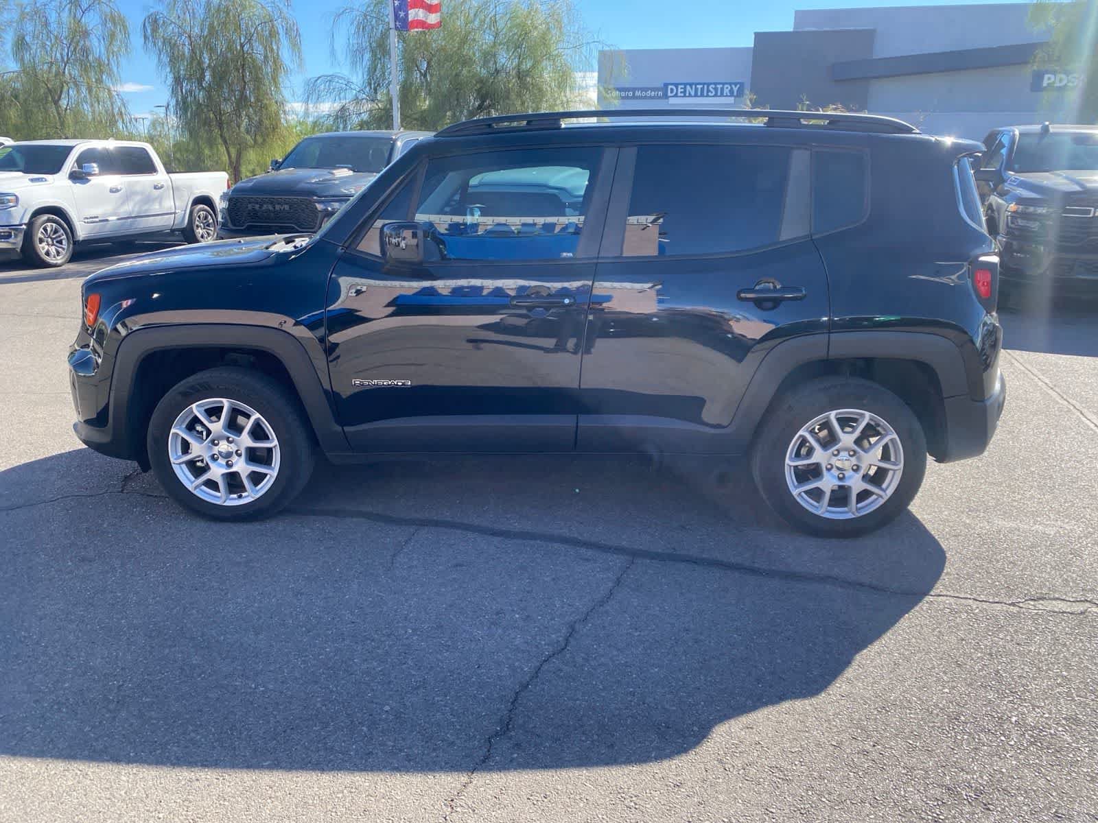 Used 2021 Jeep Renegade Latitude AWD/4WD image 9