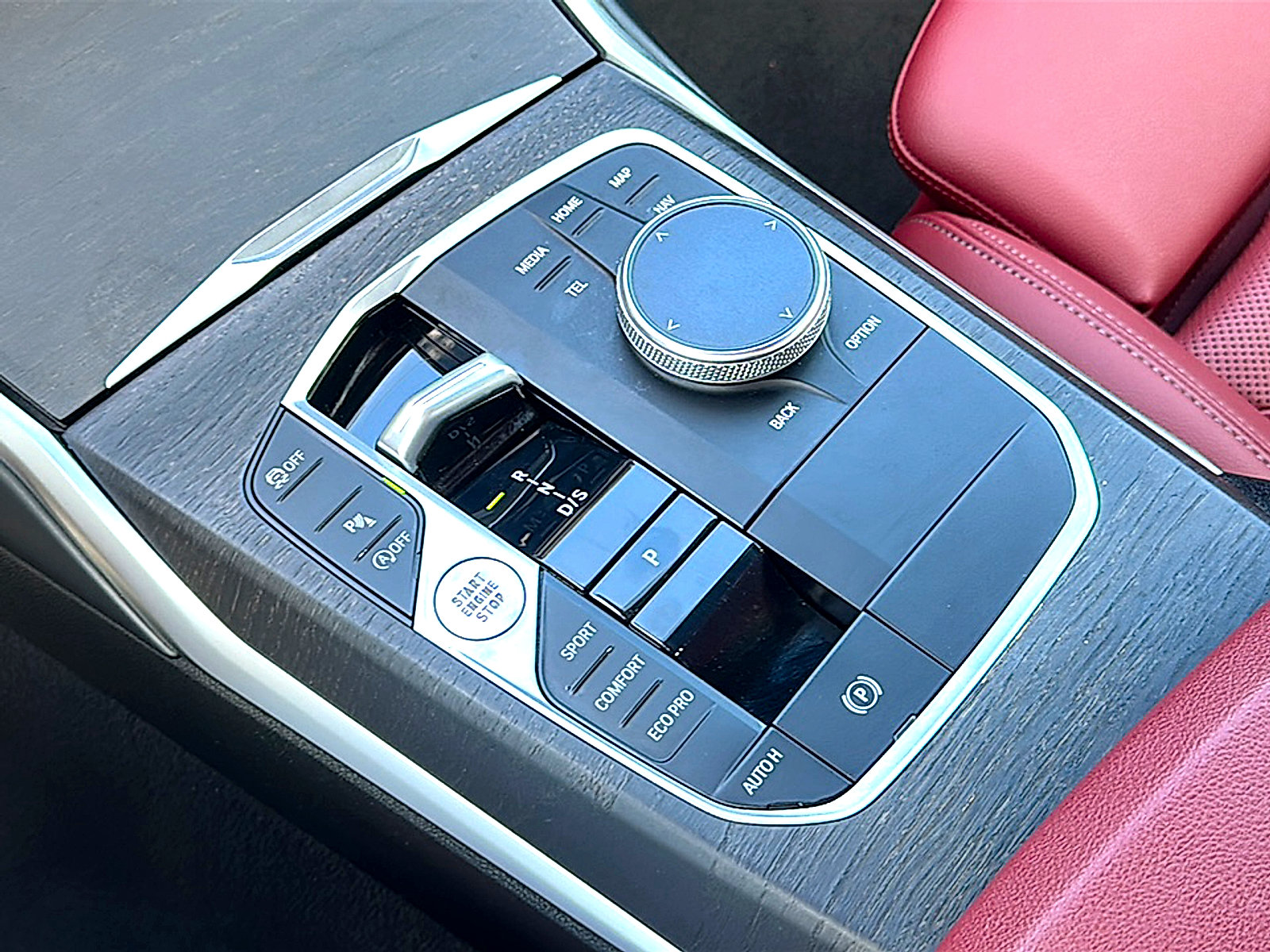 Used 2024 BMW 330i Sedan w/ M Sport Package RWD image 36