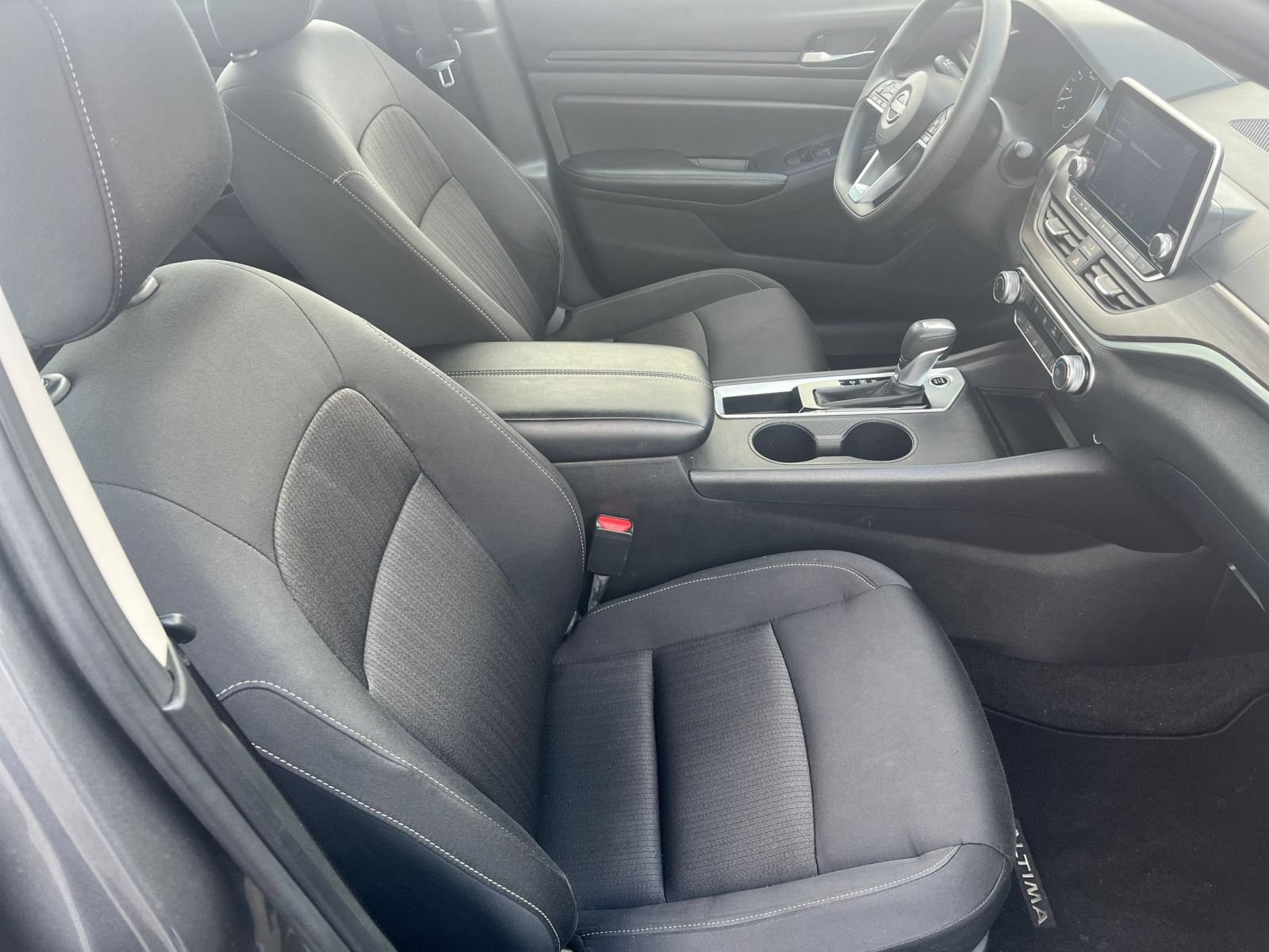 Used 2025 Nissan Altima 2.5 SV FWD image 36