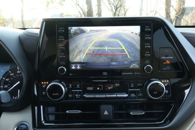 Used 2020 Toyota Highlander Limited image 24