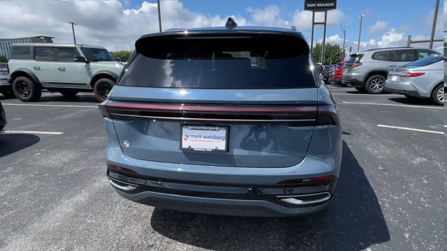Used 2025 Lincoln Nautilus Reserve AWD/4WD image 9