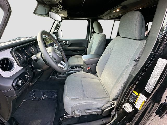 Used 2024 Jeep Wrangler Unlimited Sahara w/ Technology Group AWD/4WD image 21