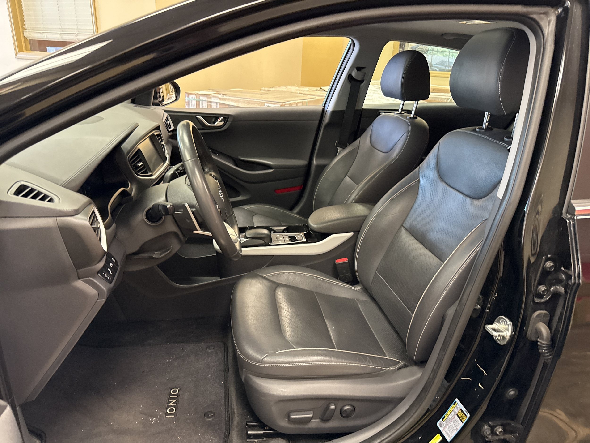 Used 2019 Hyundai Ioniq Limited FWD image 8