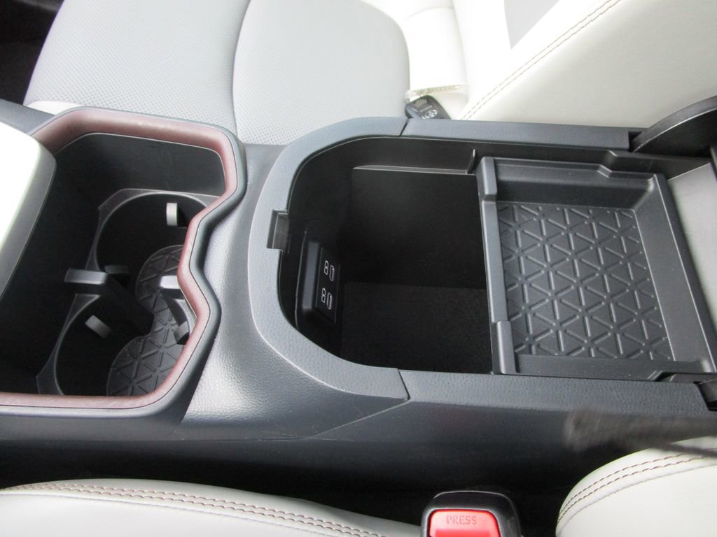 Used 2025 Toyota RAV4 Limited image 34