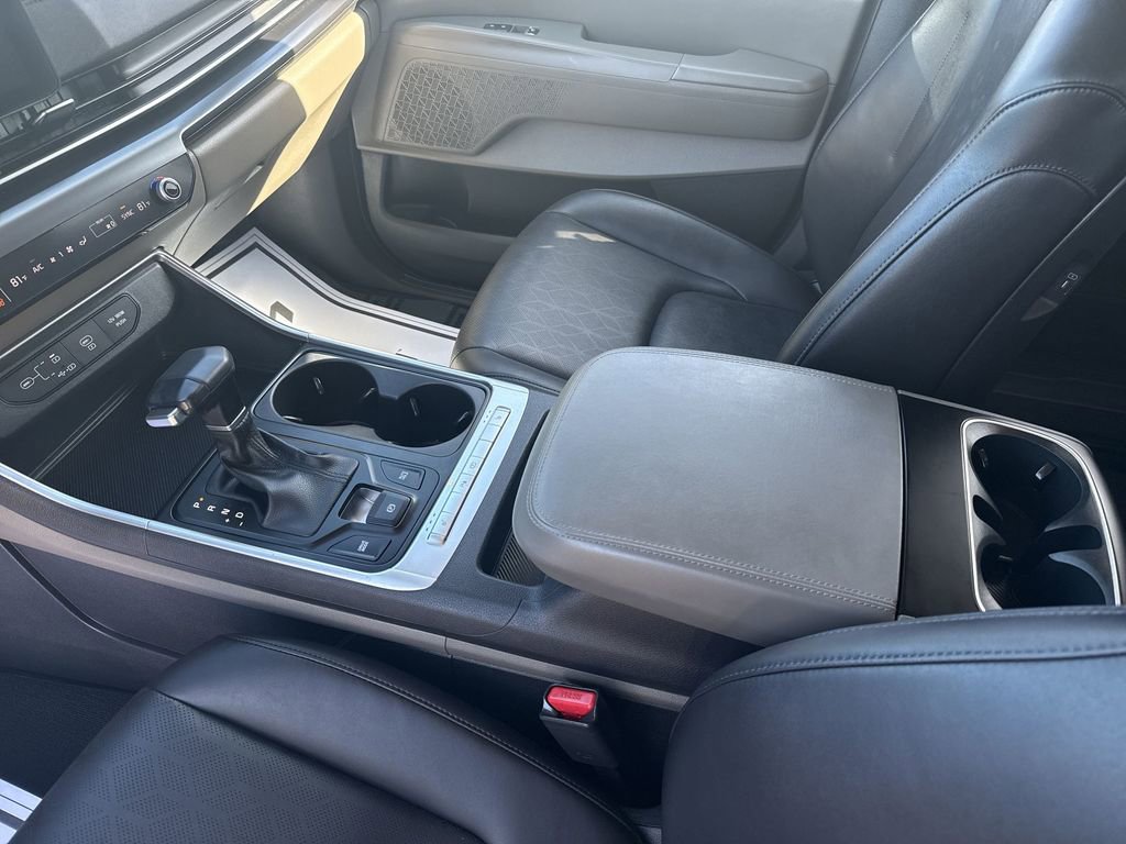 Used 2025 Kia Carnival image 22