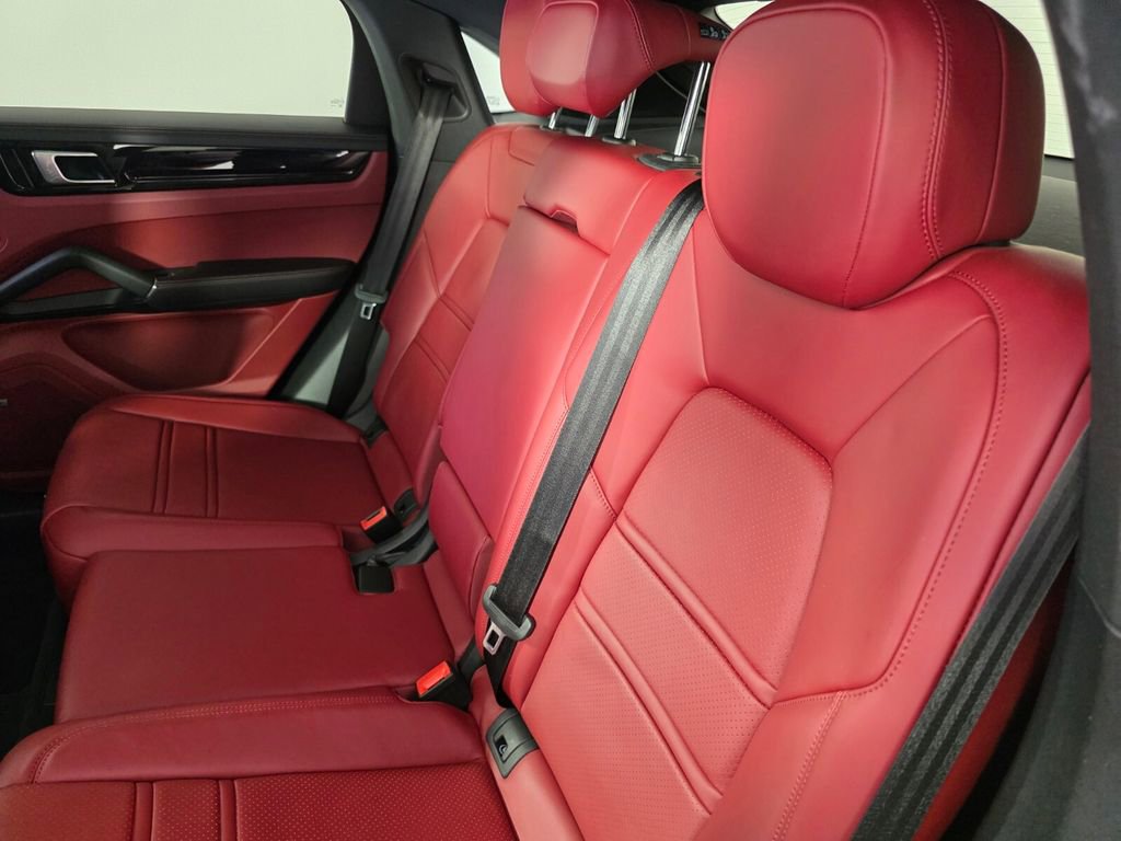 Used 2021 Porsche Cayenne Coupe AWD/4WD image 16