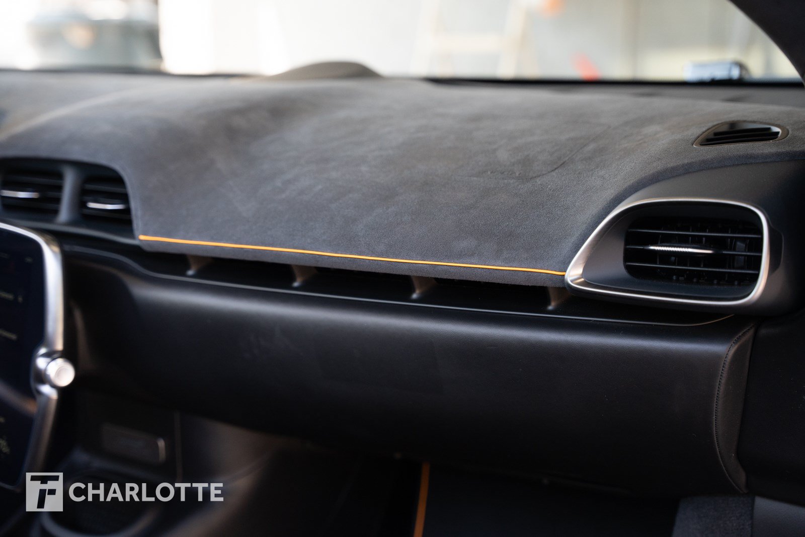 Used 2025 McLaren Artura Spider RWD image 29