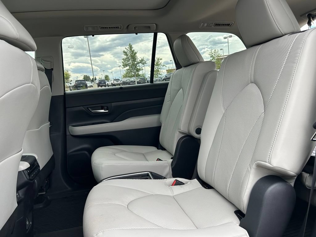 Used 2025 Toyota Grand Highlander AWD Hybrid image 23