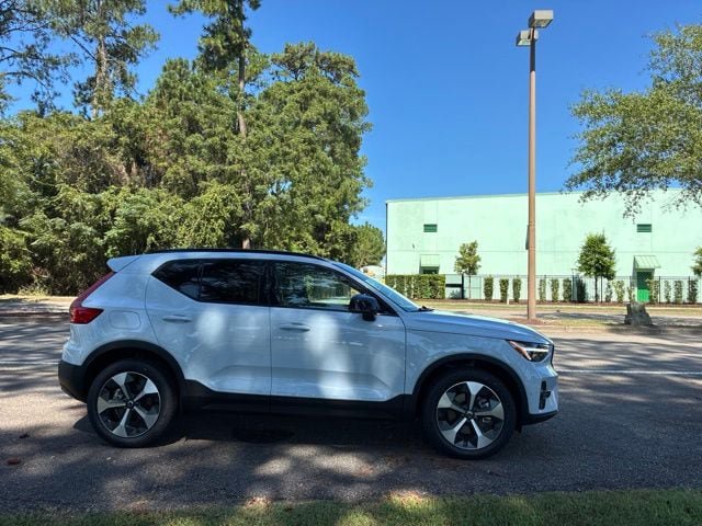 New 2026 Volvo XC40 B5 Plus w/ Protection Package Premier AWD/4WD image 4