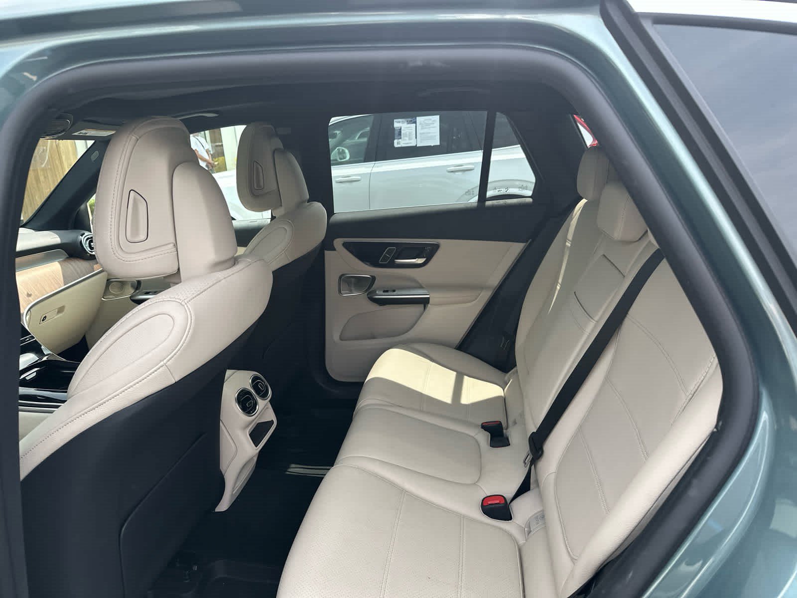 Used 2025 Mercedes-Benz GLC 350e 4MATIC image 26