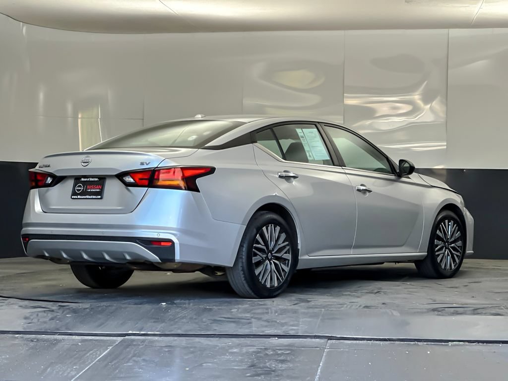 Used 2024 Nissan Altima 2.5 SV FWD image 3