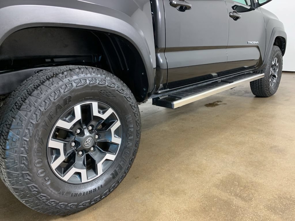 Used 2022 Toyota Tacoma TRD Off-Road w/ Technology Package AWD/4WD image 9