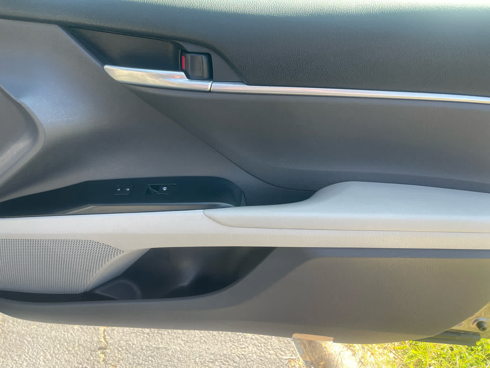 Used 2018 Toyota Camry SE w/ Convenience Package FWD image 25