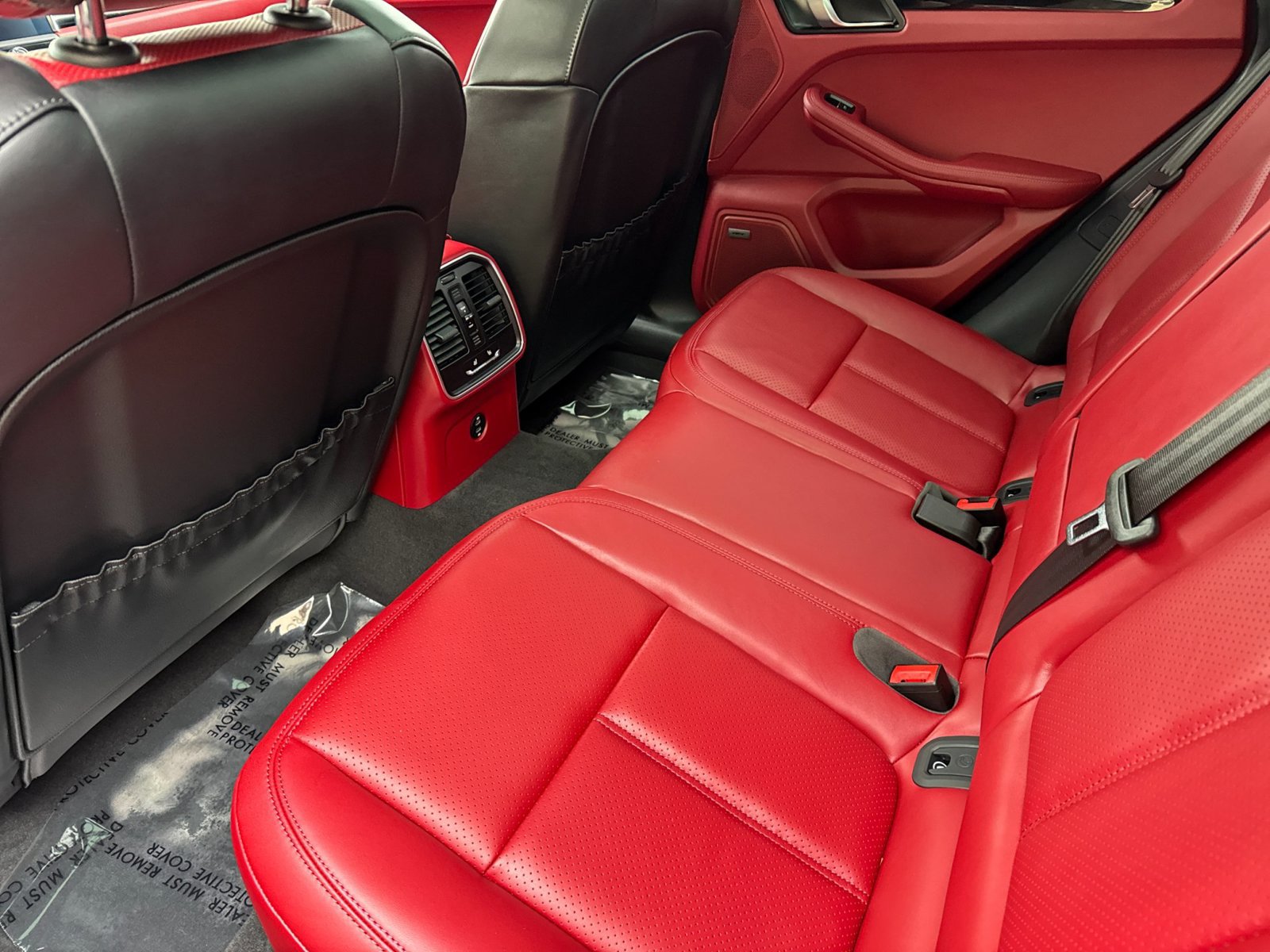 Certified 2025 Porsche Macan AWD/4WD image 14