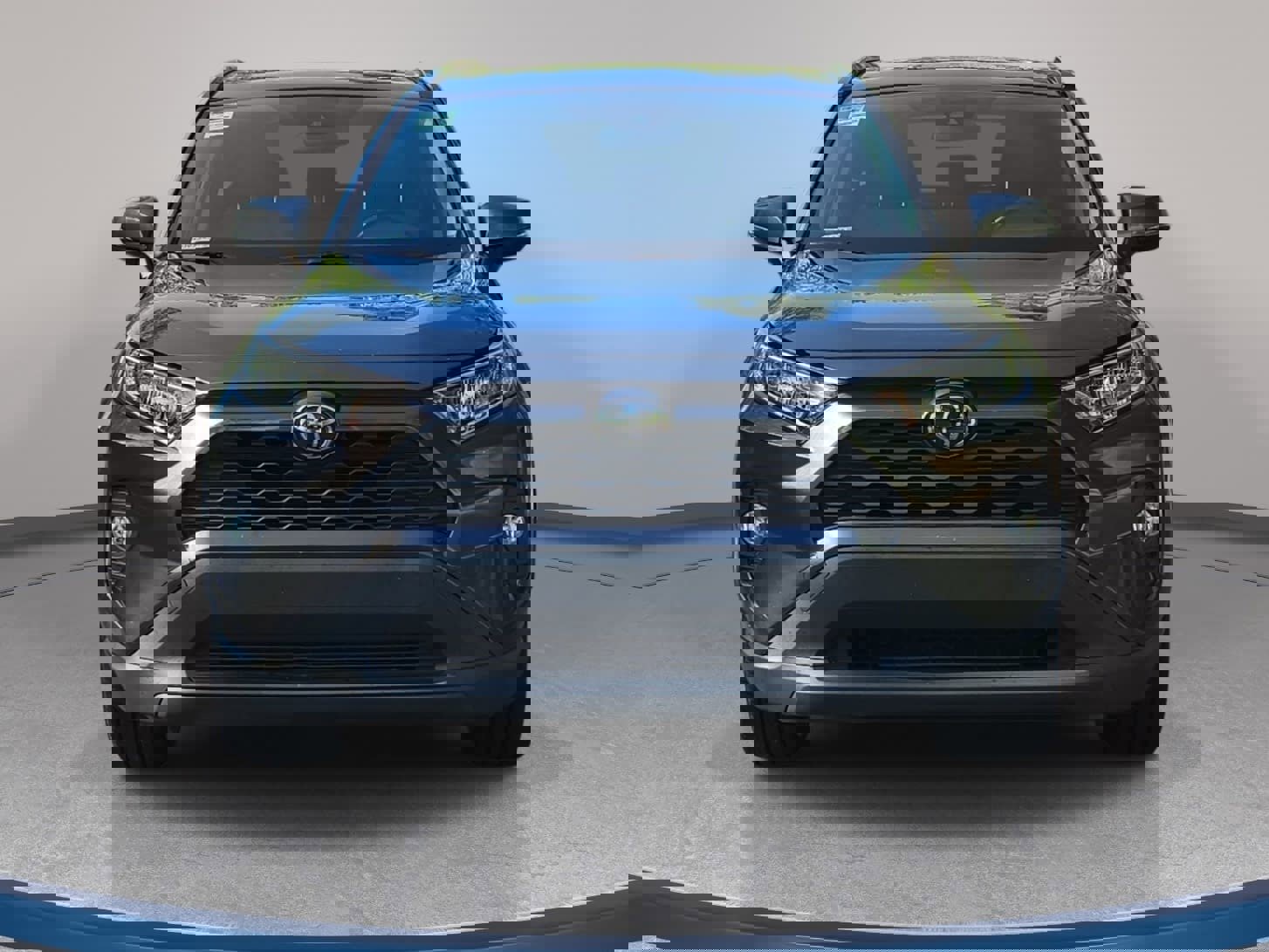 Used 2019 Toyota RAV4 XLE Premium image 2