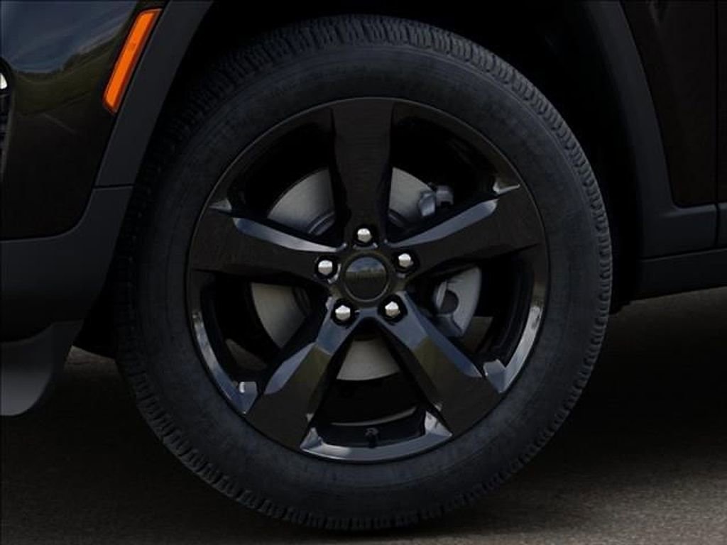 New 2025 Jeep Grand Cherokee Limited w/ Black Appearance Package AWD/4WD image 8