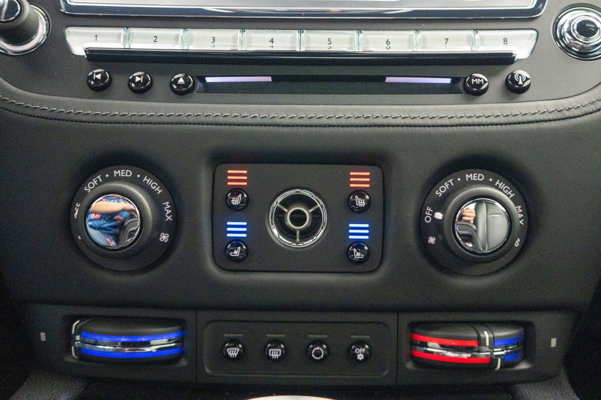 Used 2015 Rolls-Royce Wraith image 28