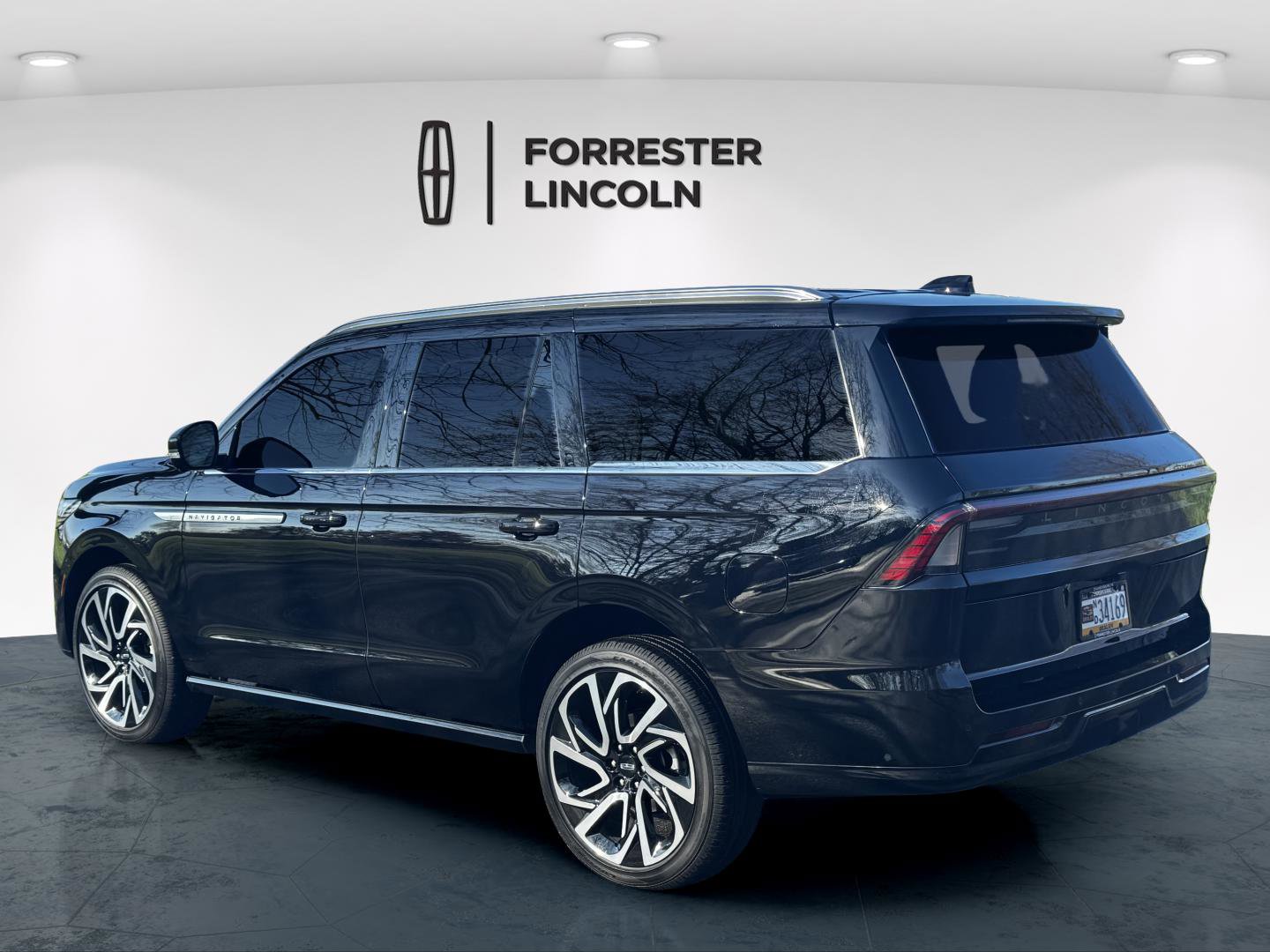 Used 2025 Lincoln Navigator Reserve AWD/4WD image 10