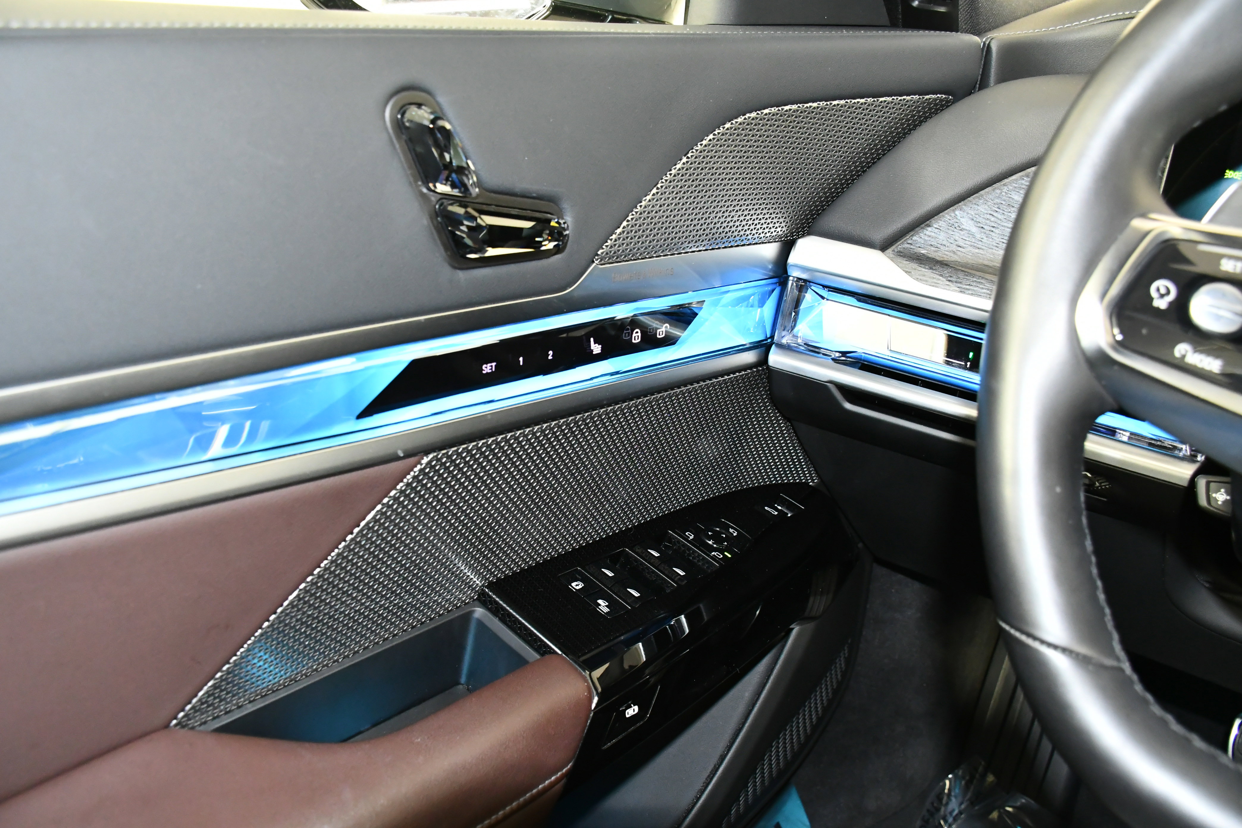 Used 2025 BMW 740i xDrive image 32