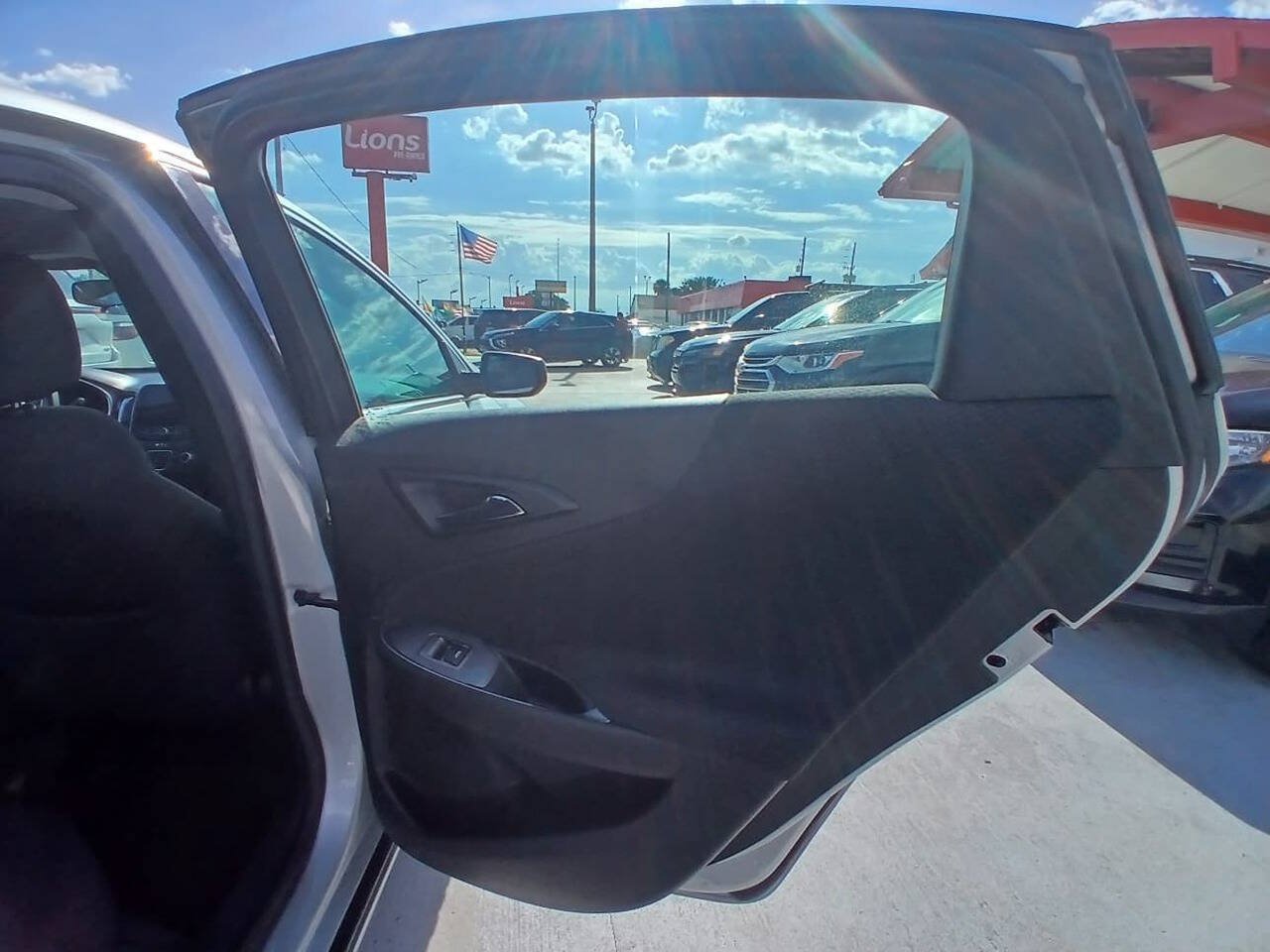 Used 2021 Chevrolet Malibu LT FWD image 11